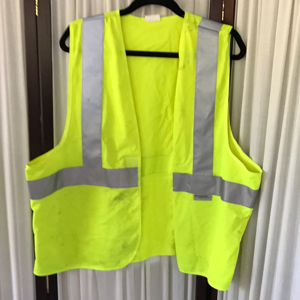 3M reflective safety vest by Scotchlite